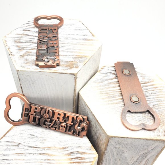 Small Portugal Bronze Bottle Opener Fridge Magnet Souvenir Barcelos Rooster 3D‎ - Picture 2 of 3